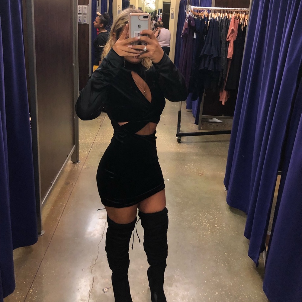 🔥🔥LITTLE BLACK WINDSOR DRESS🔥🔥